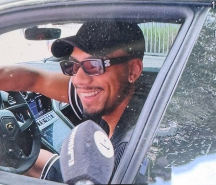 會(huì)留在巴薩嗎？阿勞霍回應(yīng)球迷：就我而言，會(huì)的