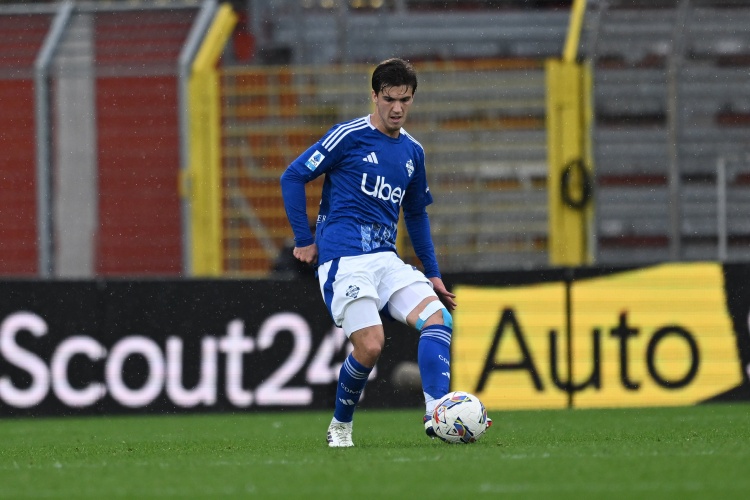 羅馬諾：科莫商談引進佩羅內(nèi)、隆吉耶，但只會簽下其中一人