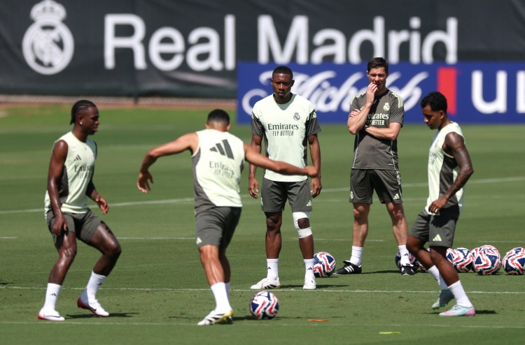 備戰(zhàn)半決賽！記者：皇馬即將搭乘飛機(jī)前往紐約，航程約3小時(shí)