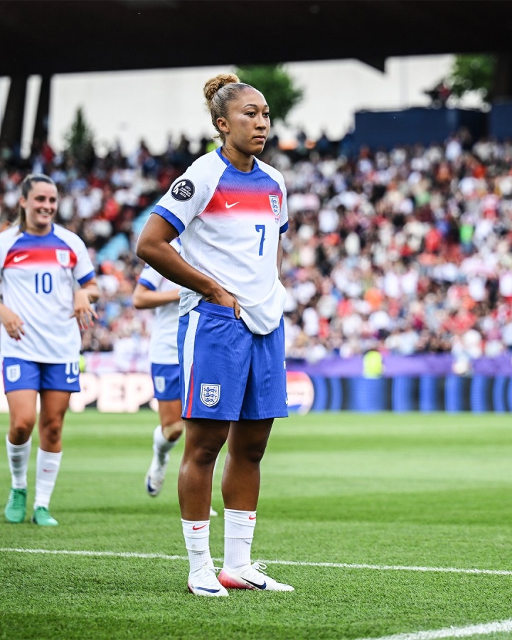 暴力美學??勞倫-詹姆斯1v2內切世界波破門 助英格蘭女足4-0完勝