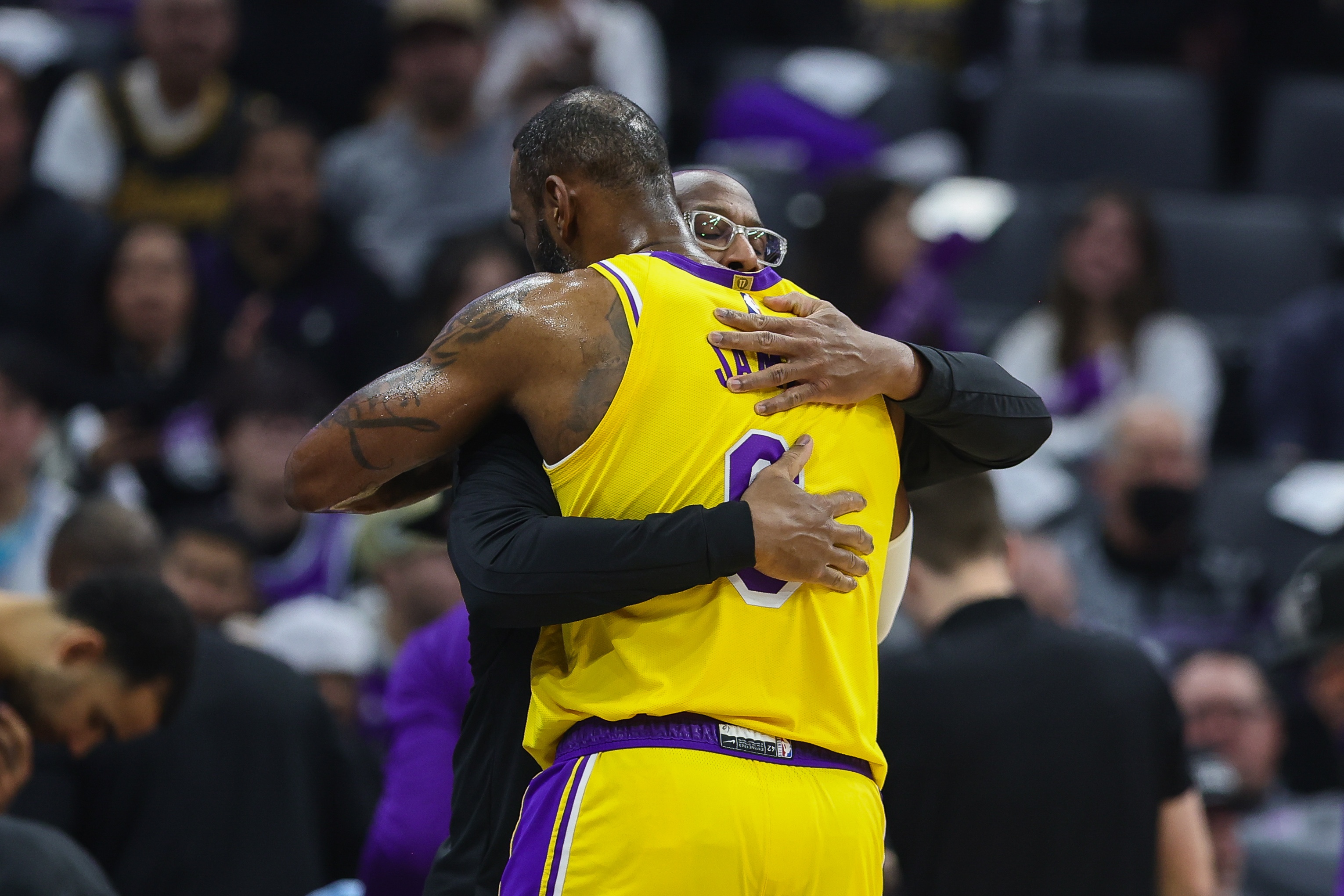 厄爾-克拉克：我打得好布朗把我換下  回來后詹姆斯跟我說不理解