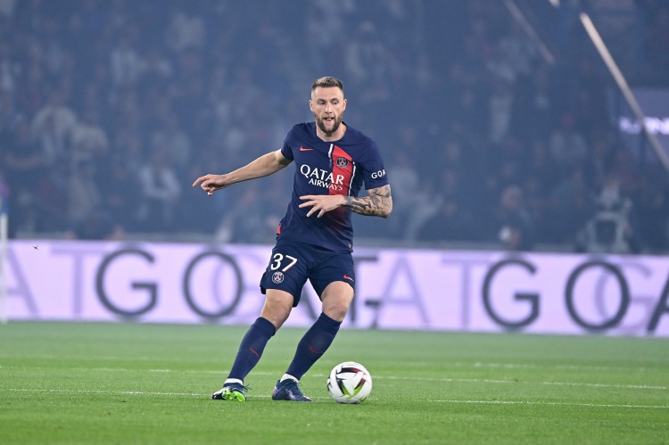 記者：費內(nèi)巴切深入商談引進什克里尼亞爾，交易方式為永久轉會