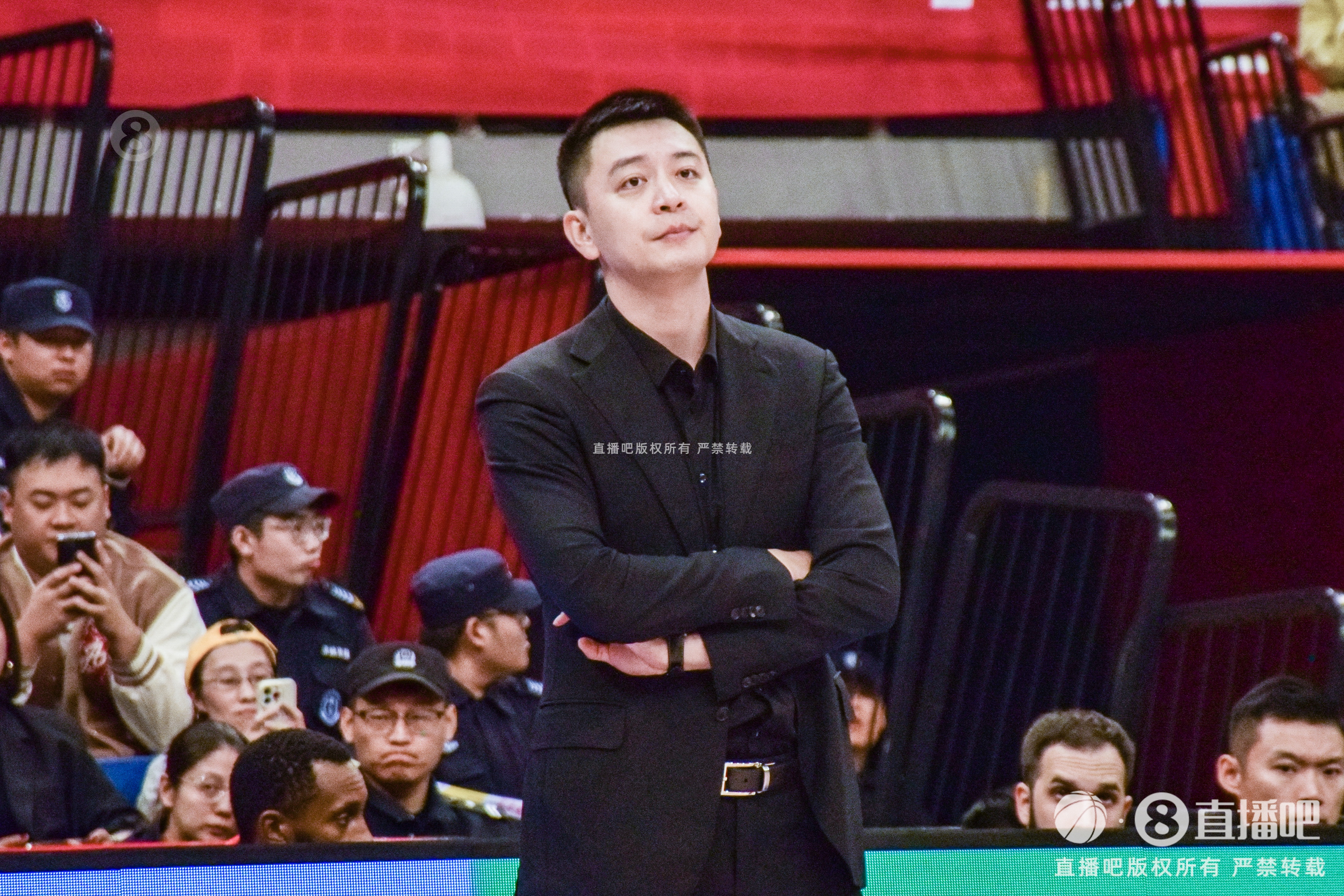 媒體人：遼寧男籃總經(jīng)理劉子慶和主教練楊鳴在現(xiàn)場(chǎng)觀看NBA夏聯(lián)