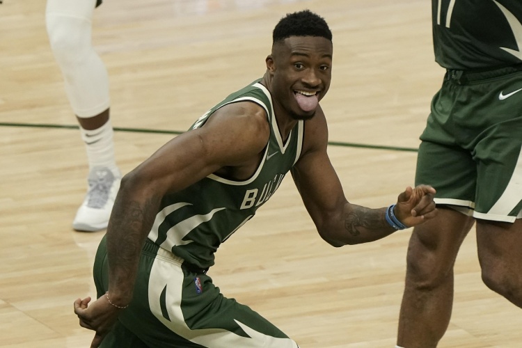 ??買一贈(zèng)一！Stein：如果字母哥留下 雄鹿預(yù)計(jì)簽回字母哥哥