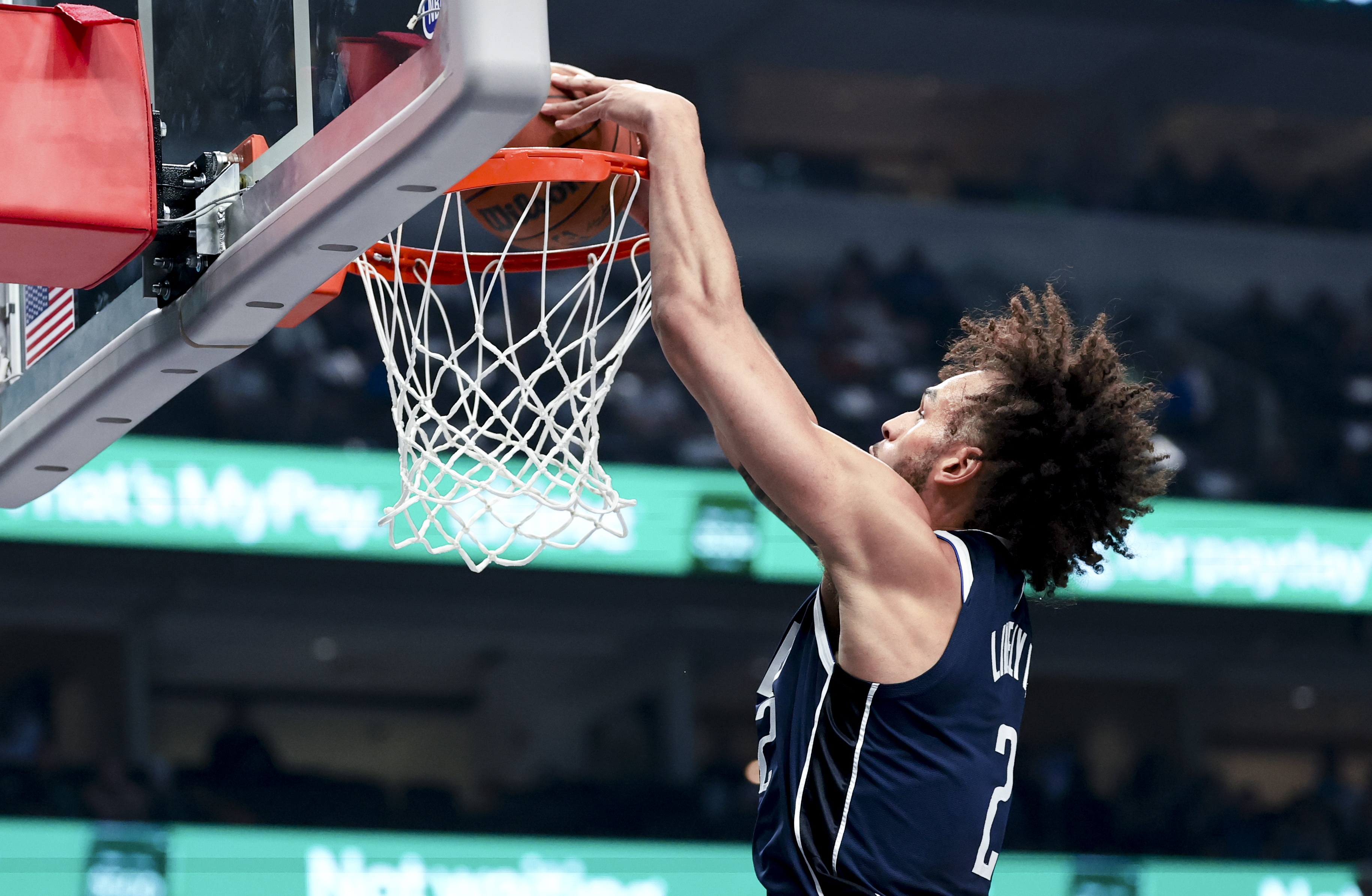 Stein：萊夫利骨折導(dǎo)致運(yùn)動(dòng)總監(jiān)&健康總監(jiān)爆發(fā)爭吵 最終四人被裁