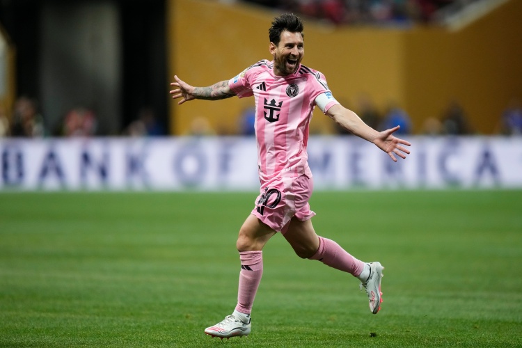 ??梅西自2018年以來已經(jīng)任意球破門35次，點(diǎn)球破門只有33次