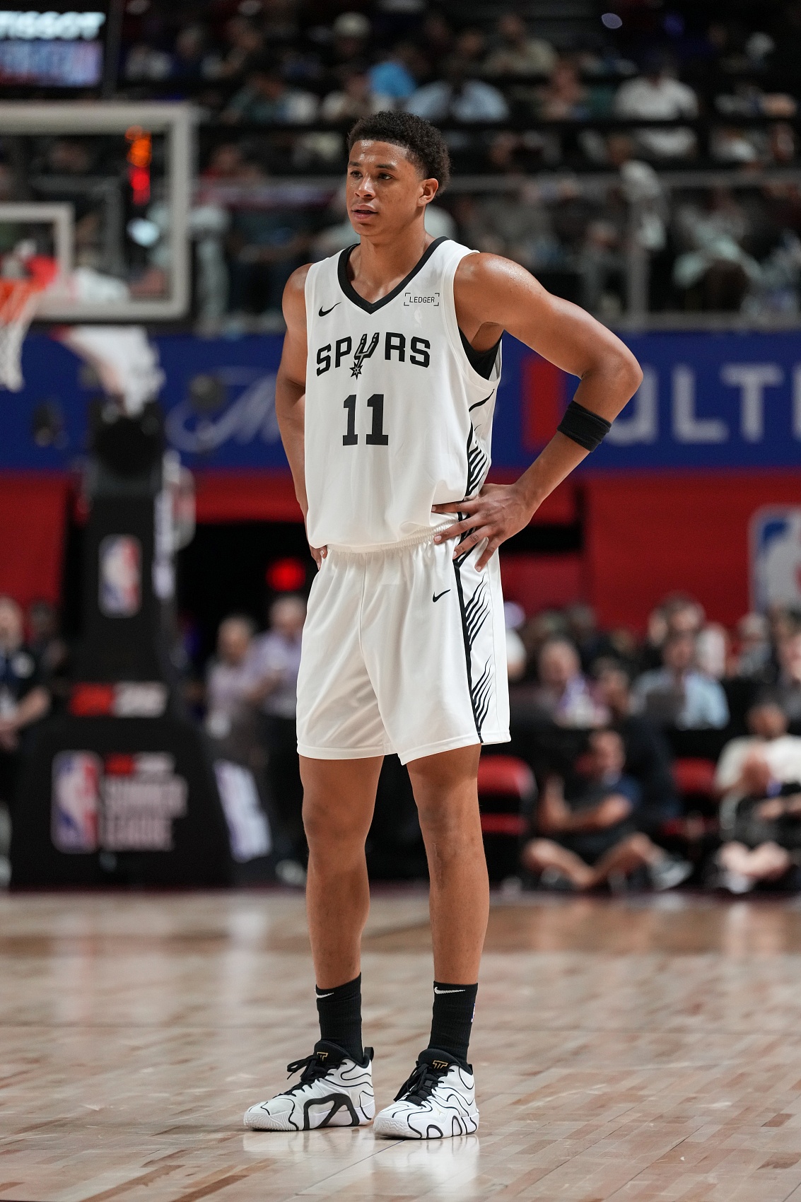 守強(qiáng)攻弱！卡特-布萊恩特11中2僅得5分 防守很拼有5板1斷2蓋帽