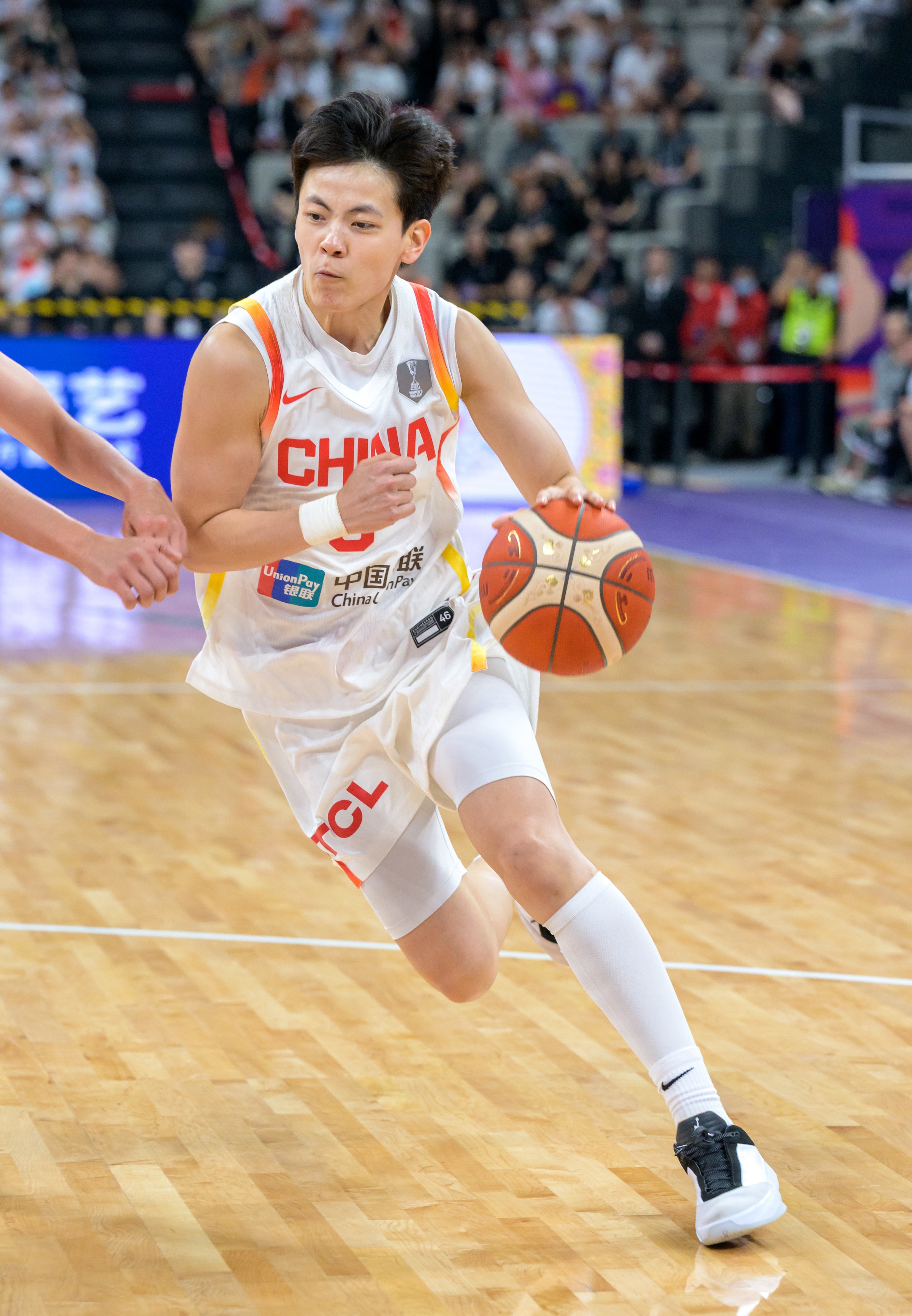 填滿數(shù)據(jù)欄！楊舒予11中4拿到9分9板5助2斷1帽 正負值+23最高