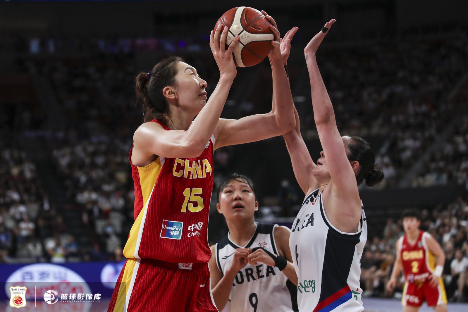 狀態(tài)出眾！韓旭小組賽場(chǎng)均只打18分鐘 得13.3分7.3板 命中率65.3%