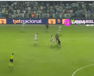 ??拿不到球！若日尼奧跟防內(nèi)馬爾不斷用手拉，最后下腳犯規(guī)