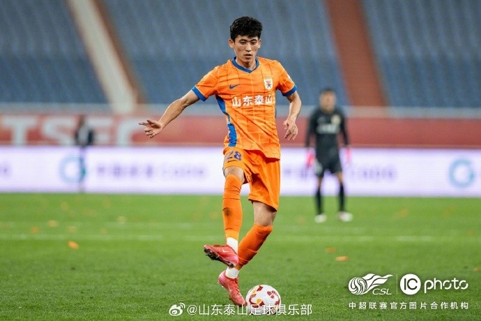 山東泰山球員買烏郎·米吉提租借至青島海牛