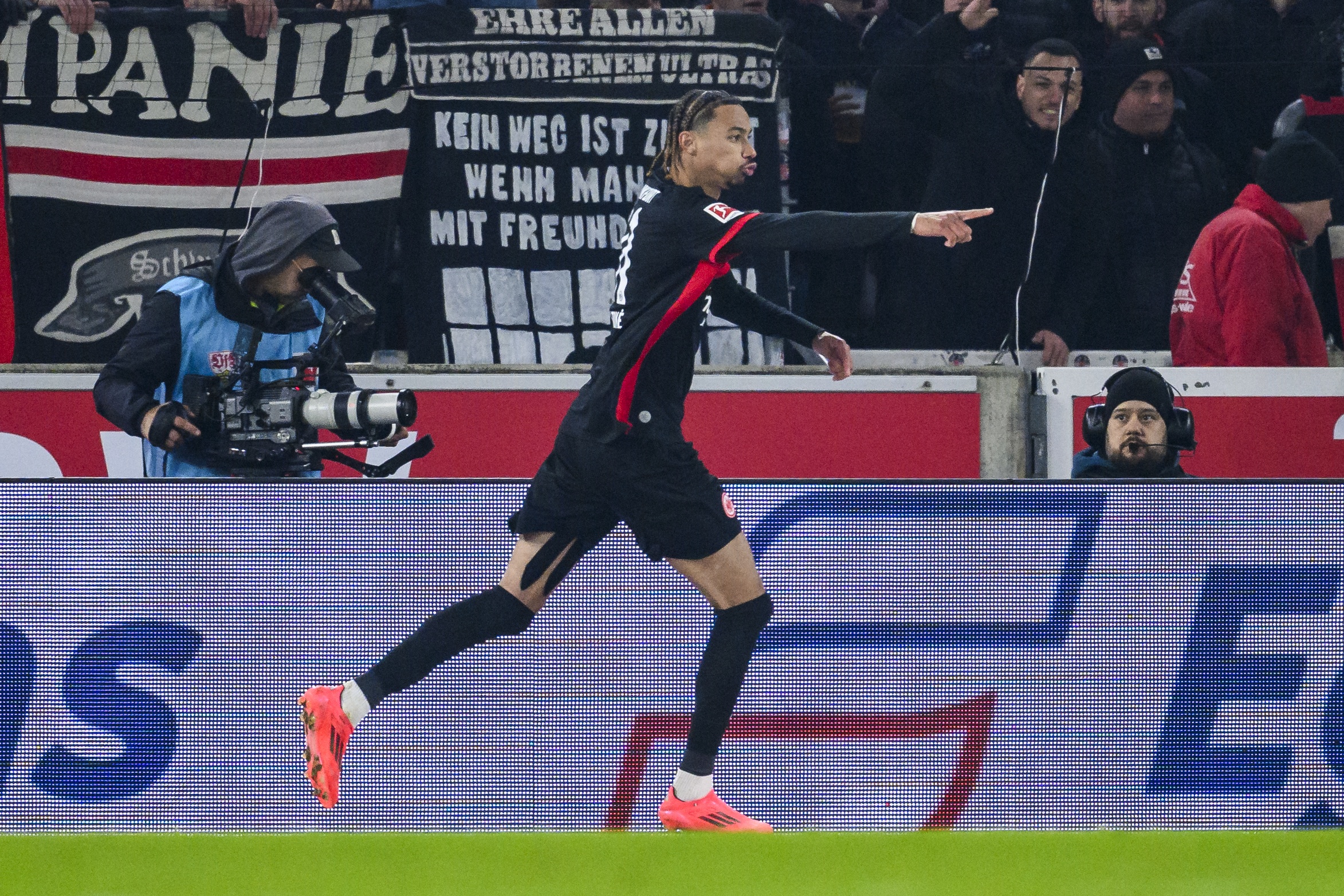 羅馬諾：紅軍首次報(bào)價(jià)埃基蒂克遭拒&談判繼續(xù)，球員表態(tài)希望加盟