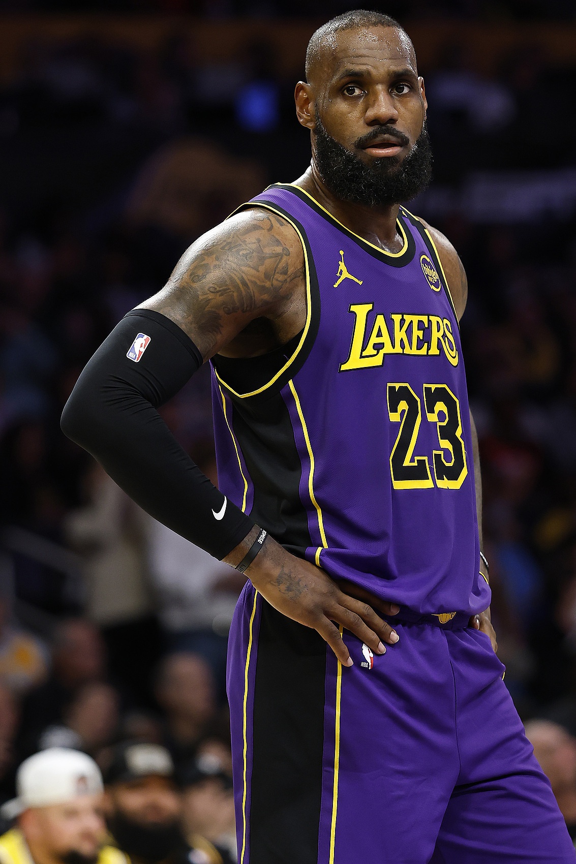 隊(duì)記：詹姆斯在湖人始終追求收入最大化 不排除明夏再和湖人續(xù)約