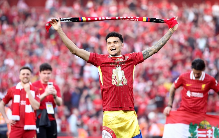 記者：拜仁目前只專注于引進(jìn)迪亞斯、沃爾特馬德