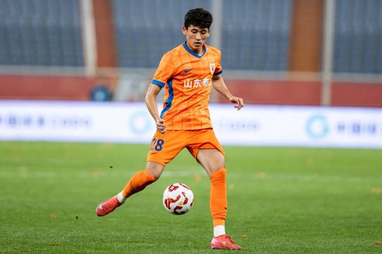 山東泰山球員買烏郎-米吉提租借青島海牛