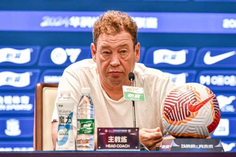 斯盧茨基：明天比賽的重要性不言而喻 阿蘇埃已經(jīng)做好了出場(chǎng)準(zhǔn)備