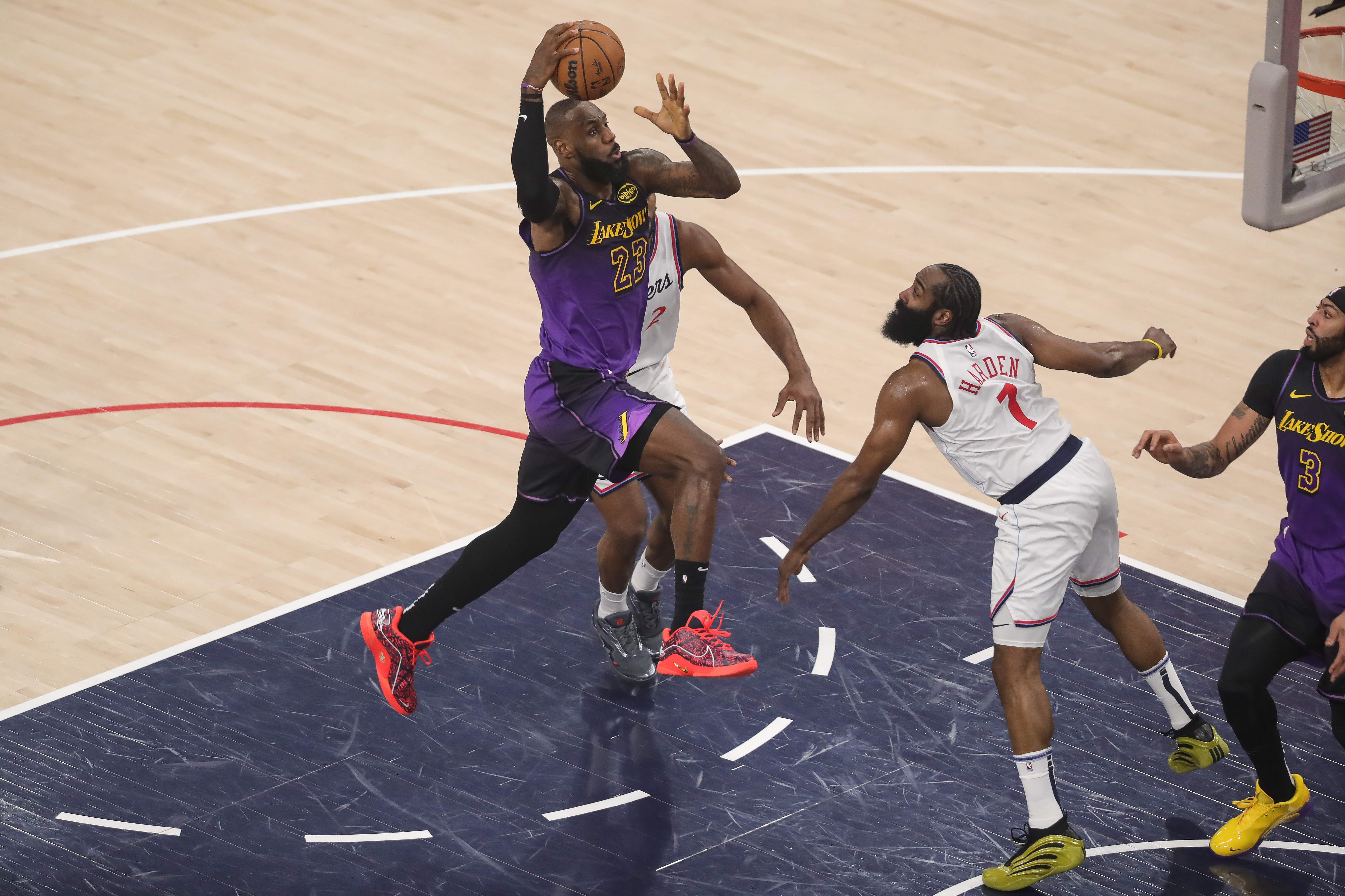 名記：現(xiàn)在快船顯然比湖人更強(qiáng) 湖人有太多不確定性了