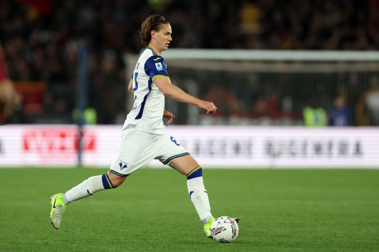 迪馬：羅馬報(bào)價(jià)維羅納中衛(wèi)吉拉迪，在追逐戰(zhàn)中反超貝蒂斯