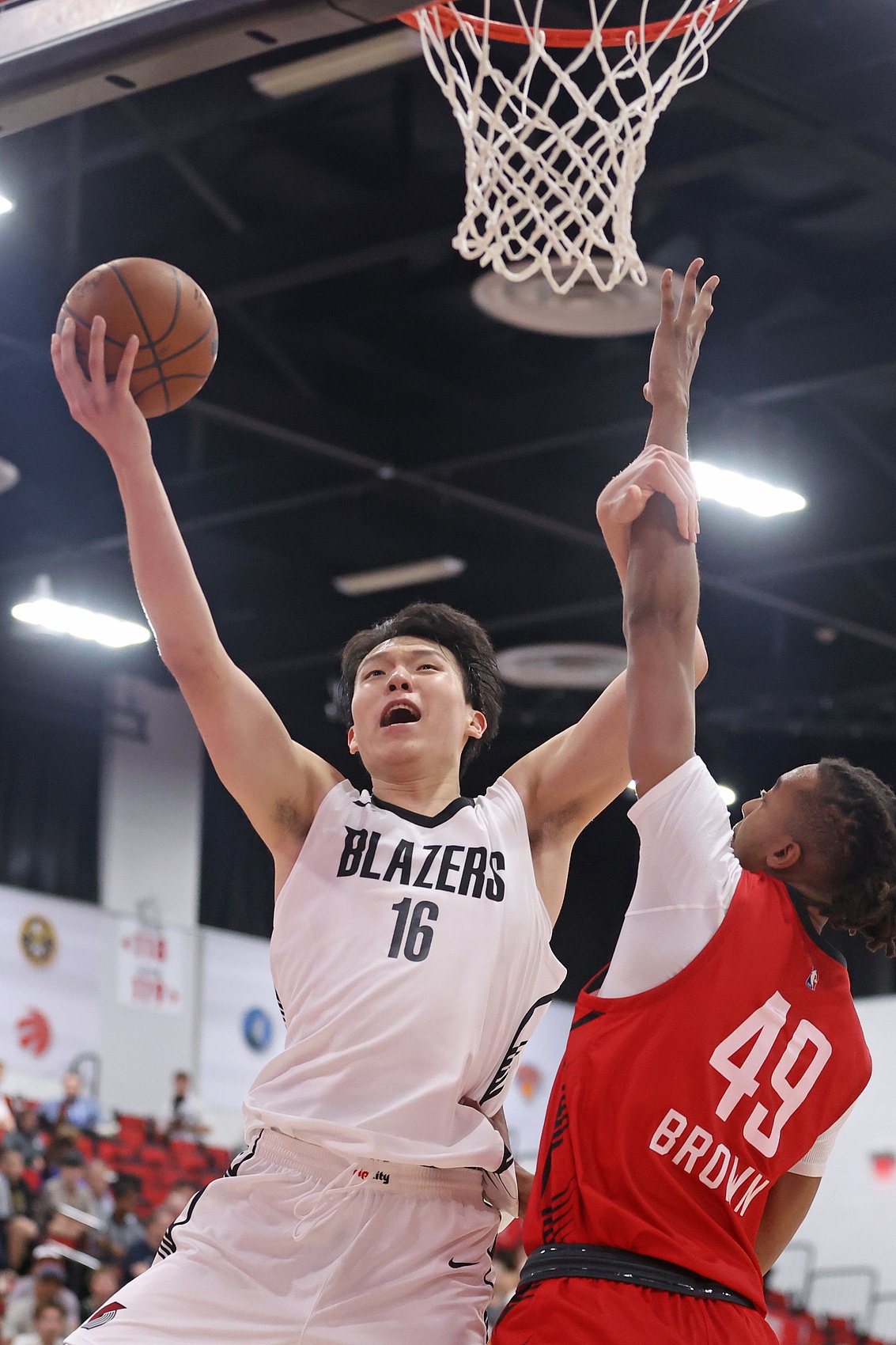 段冉：楊瀚森一上場開拓者進(jìn)攻肉眼可見地流暢 他調(diào)整能力足夠強(qiáng)