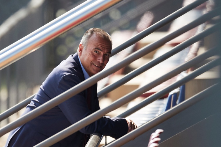 每體：在巴薩無薪水收入，尤斯特和勝利達成初步協(xié)議將出任CEO