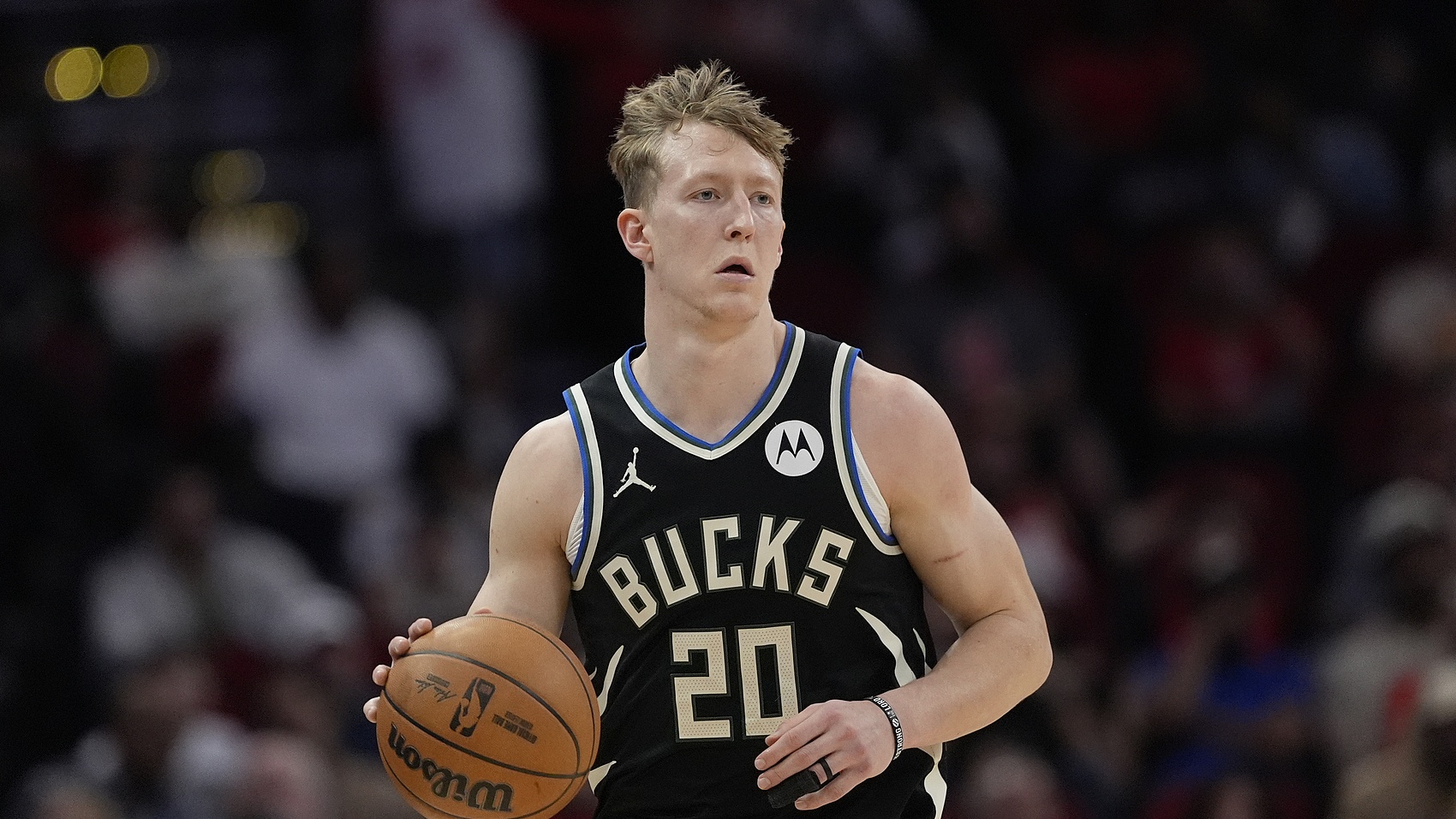 三分命中率42.7%！雄鹿GM：續(xù)約AJ-格林將是我們的頭等大事