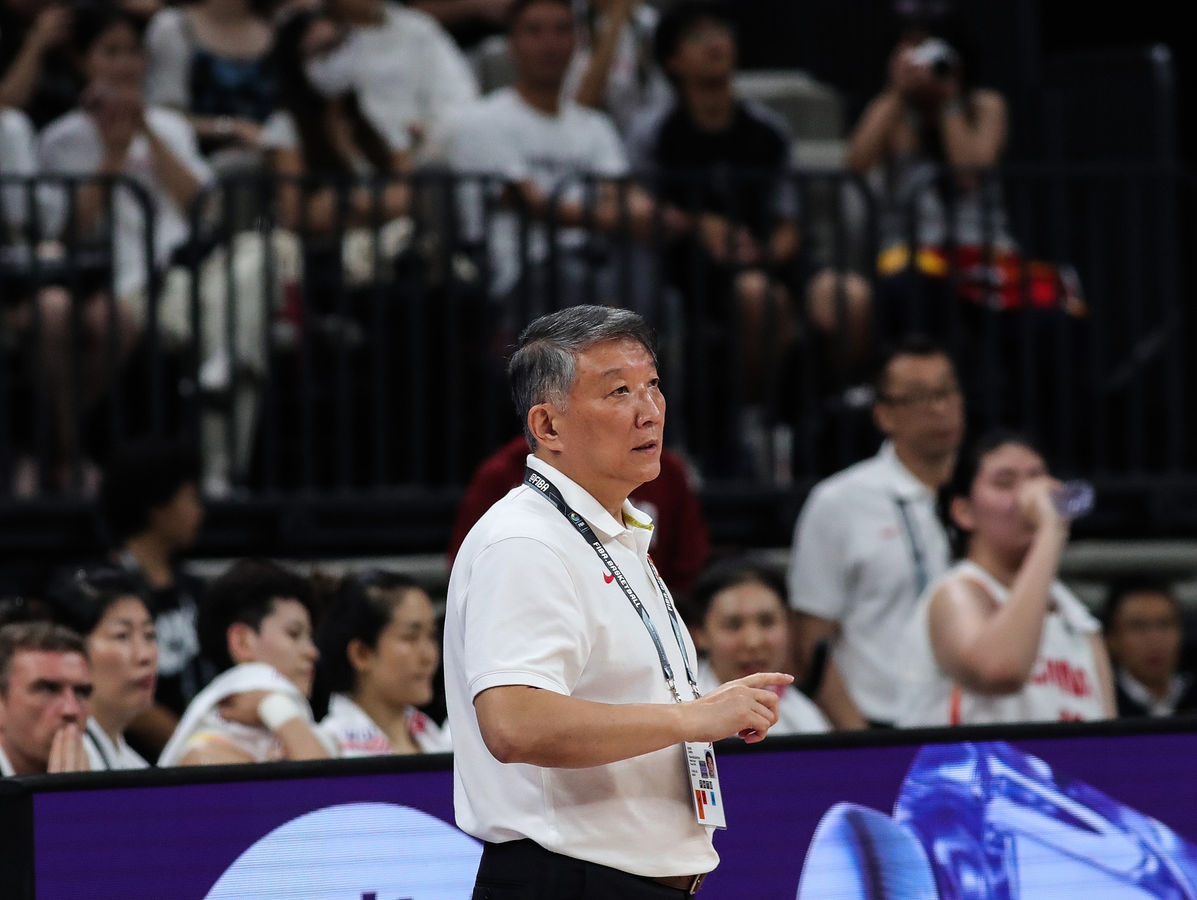 媒體人：中國女籃今天是嚴重的輕敵導致輸球 又裝又浪