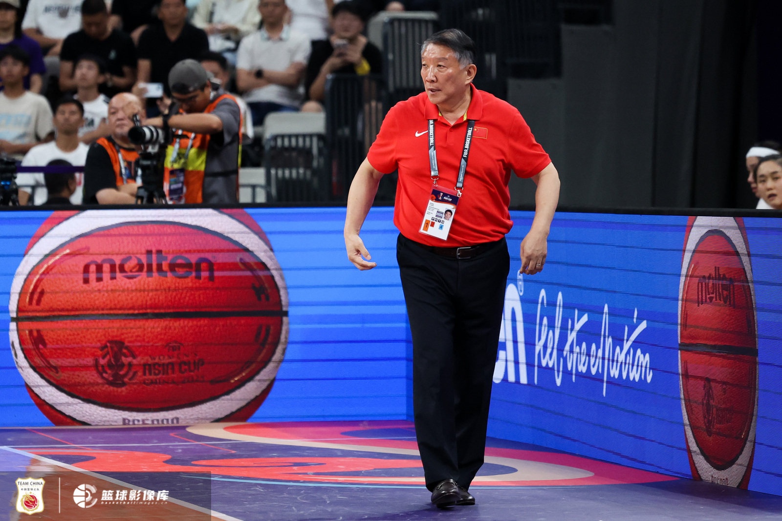 中國(guó)女籃上半場(chǎng)打得有些著急 有點(diǎn)想一口吃掉對(duì)手 需調(diào)整一下心態(tài)