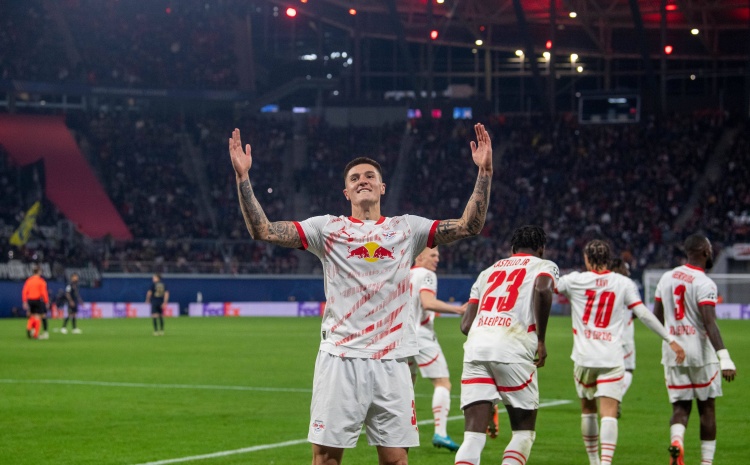 記者：塞斯科重新進(jìn)入曼聯(lián)的引援視野，成為他們9號位的選項之一