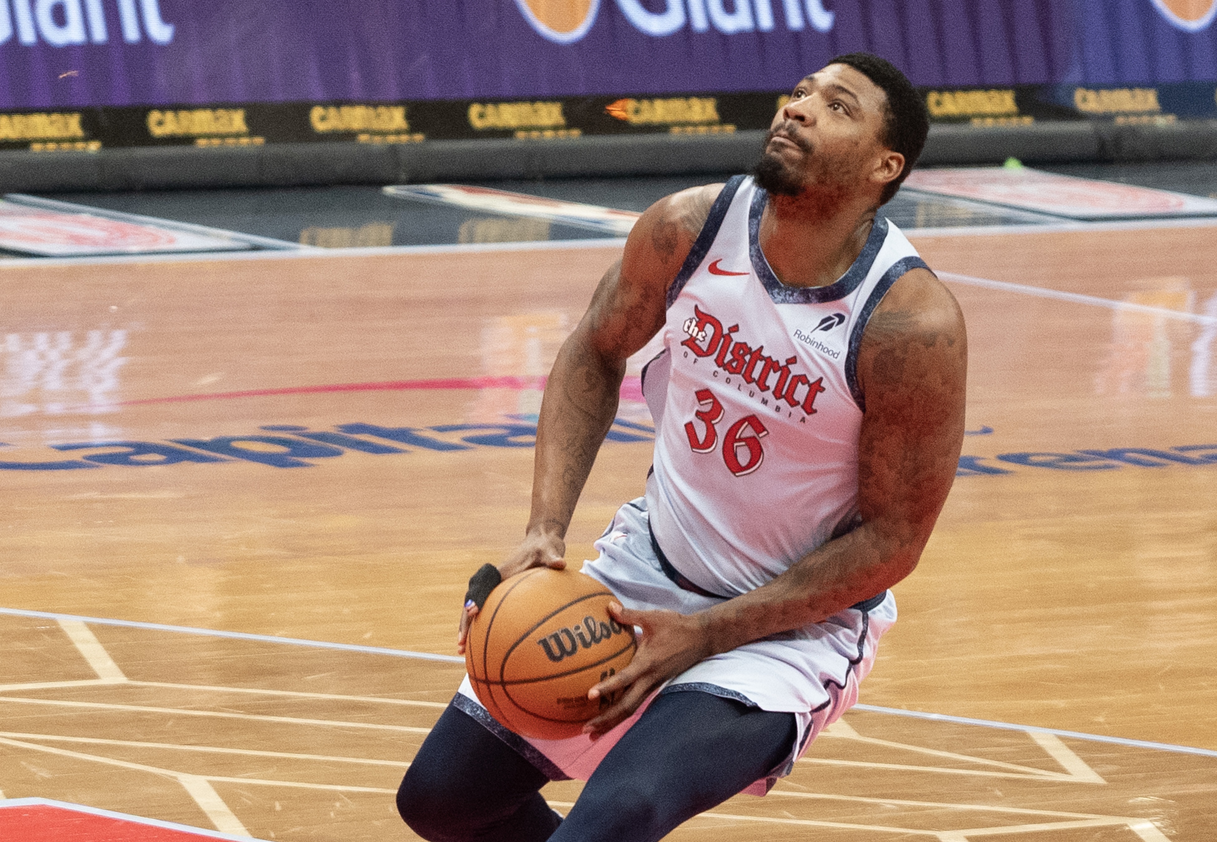 斯瑪特先后效力過綠軍和湖人 上一個是隆多&幫助湖人奪冠