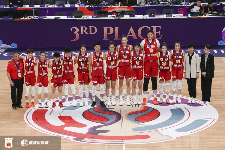 新民體育：WCBA年薪150萬+的本土球員不下10人 去打WNBA不到50萬