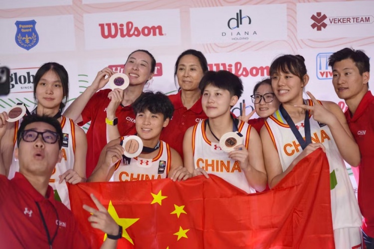 ??媒體人：國內(nèi)U19打法最接近田中心的是湖北隊的王嘉欣