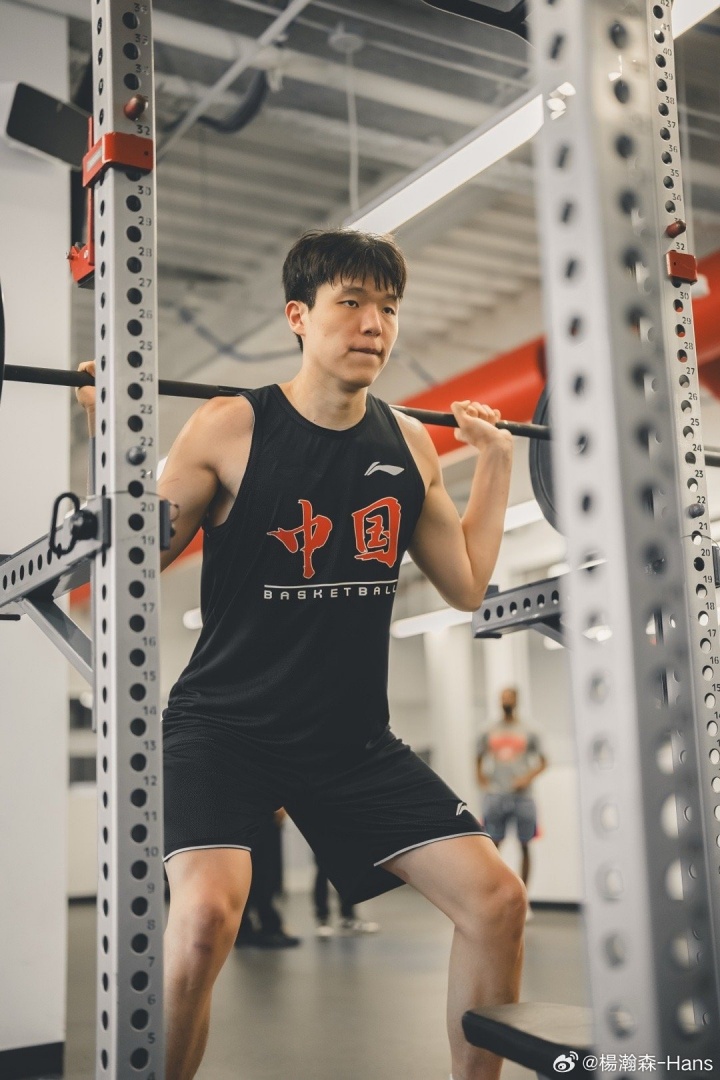 楊瀚森：感謝中國(guó)籃協(xié)和國(guó)家隊(duì)的理解與支持 路才剛剛開(kāi)始！