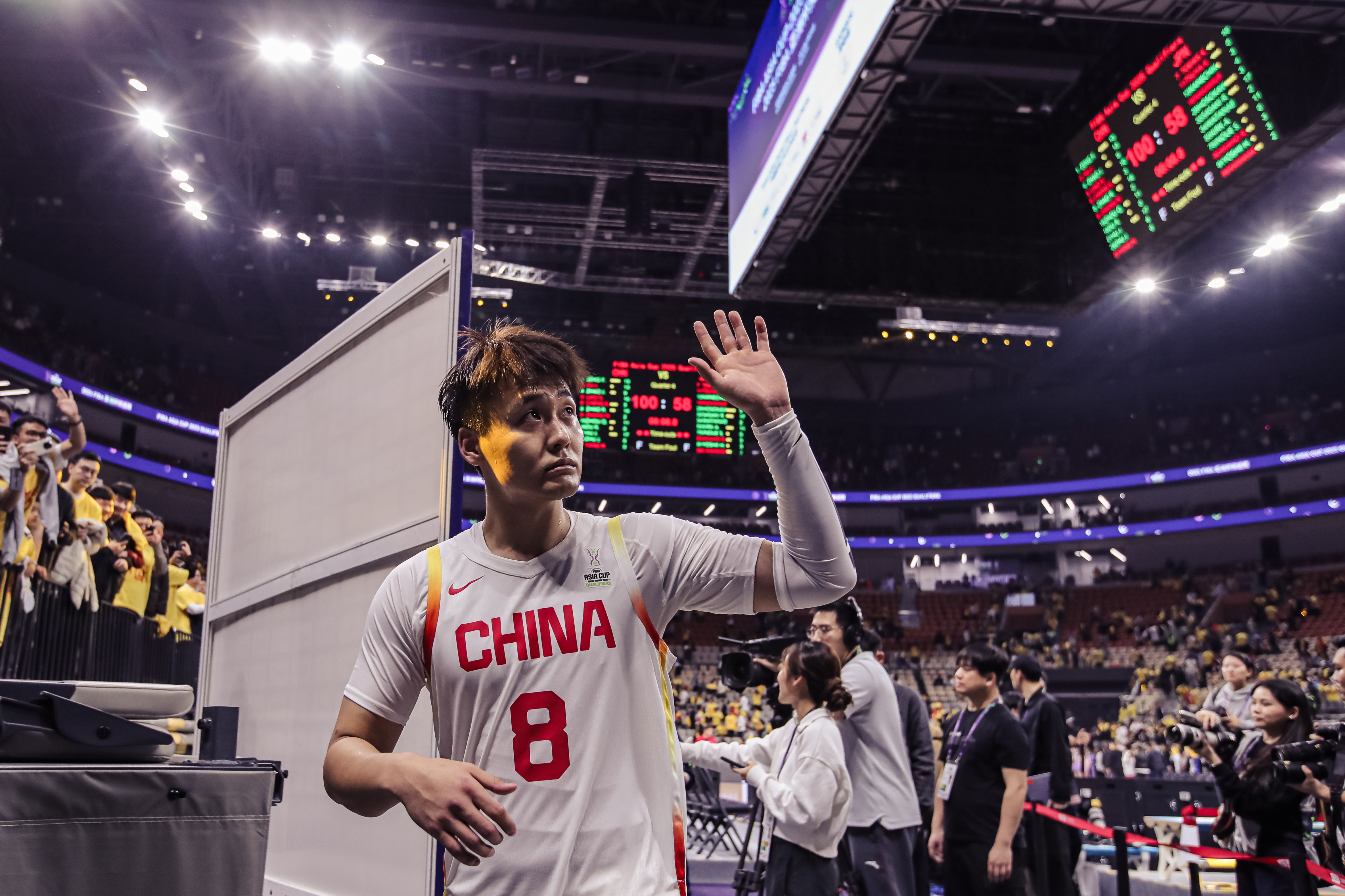 打得還可以！趙睿半場(chǎng)2記三分球拿到6分2板2助 3失誤