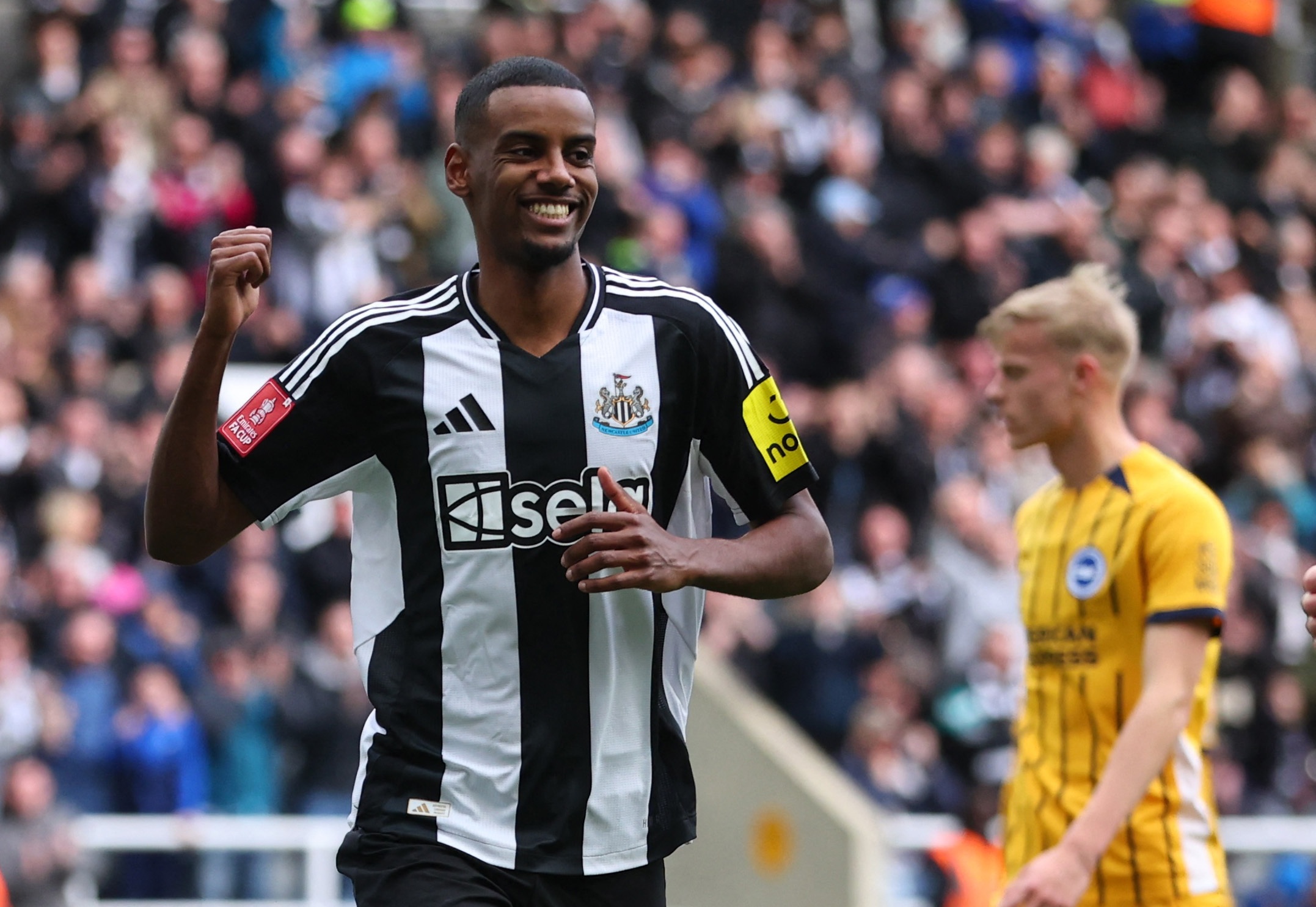 埃迪-豪：伊薩克是無(wú)法被替代的，我們看重他并希望繼續(xù)擁有他