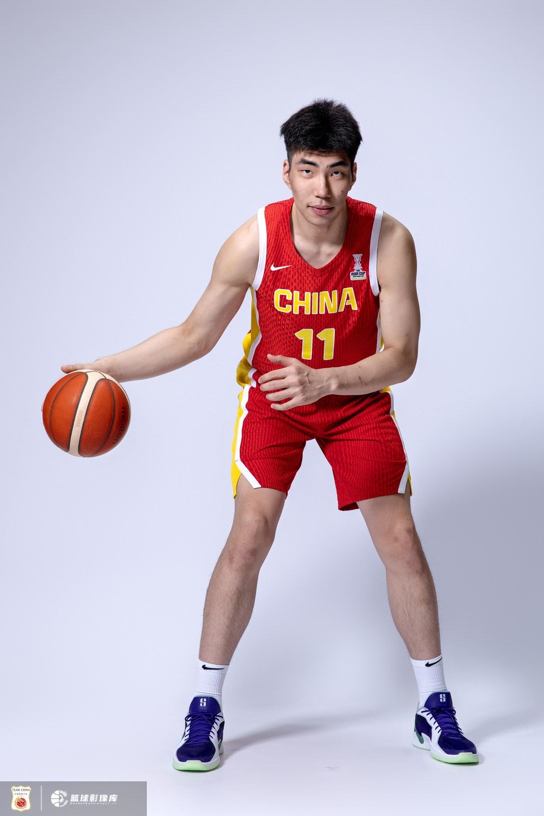 內(nèi)線支柱！余嘉豪半場(chǎng)4投3中&罰球3中1 得到7分2籃板