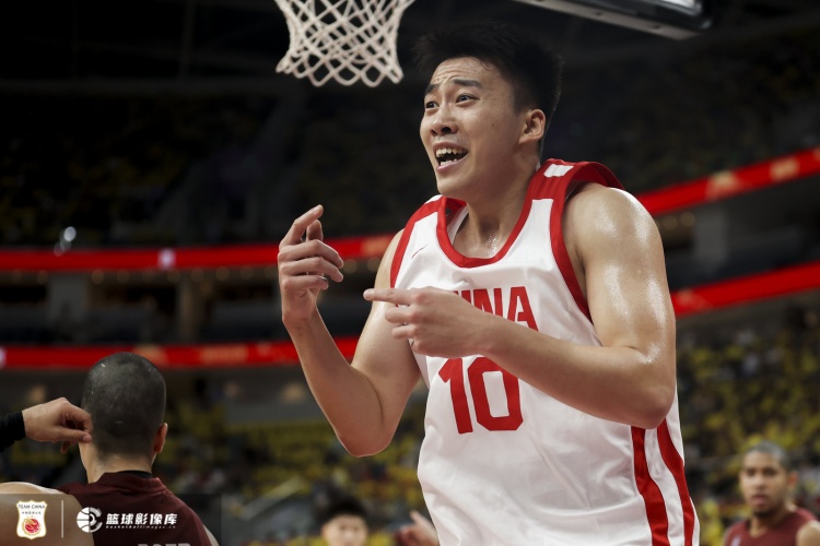 可圈可點！20歲王俊杰17分鐘7中3拿到8分4板 三分4中2