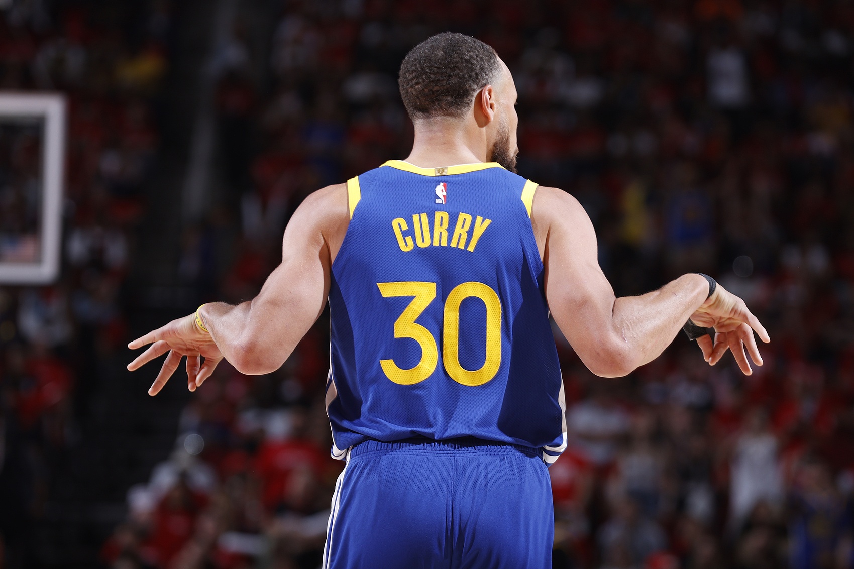 庫里對現(xiàn)役球星季后賽戰(zhàn)績：vs詹姆斯17勝11負(fù) vs利拉德10勝0負(fù)