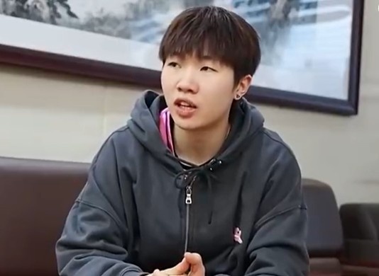 陳玉婕：大運(yùn)會(huì)金牌離不開教練組的努力 他們經(jīng)常熬到凌晨四五點(diǎn)