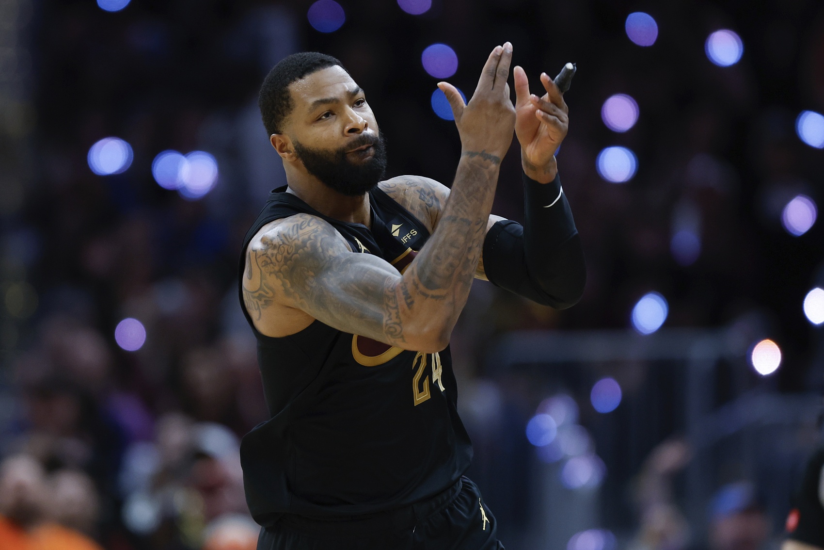 小莫里斯因詐騙被抓？大莫和經(jīng)紀(jì)人辟謠：是因欠賭場(chǎng)錢被逮捕了