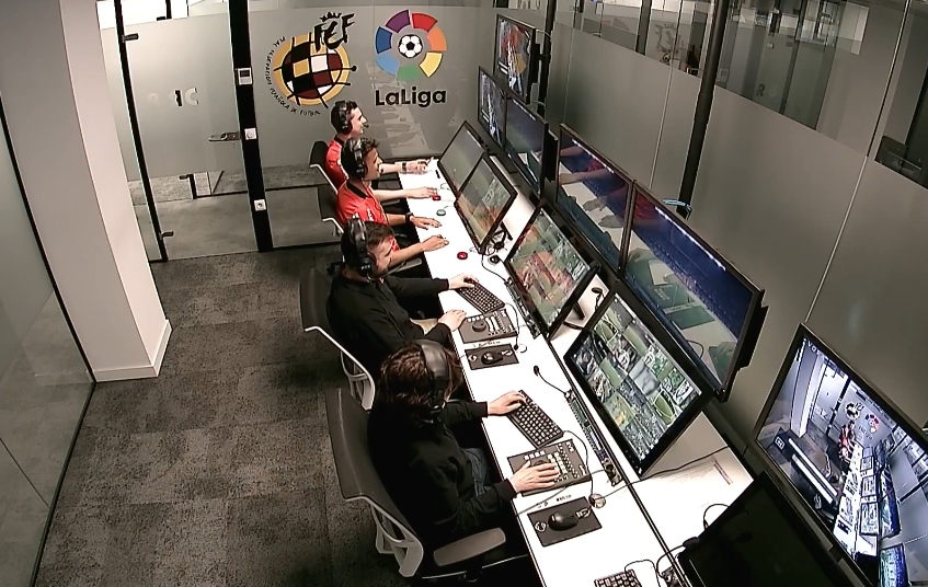 阿斯：西班牙足球?qū)⒁胼p量級VAR審核進(jìn)球點(diǎn)球，教練可提出挑戰(zhàn)