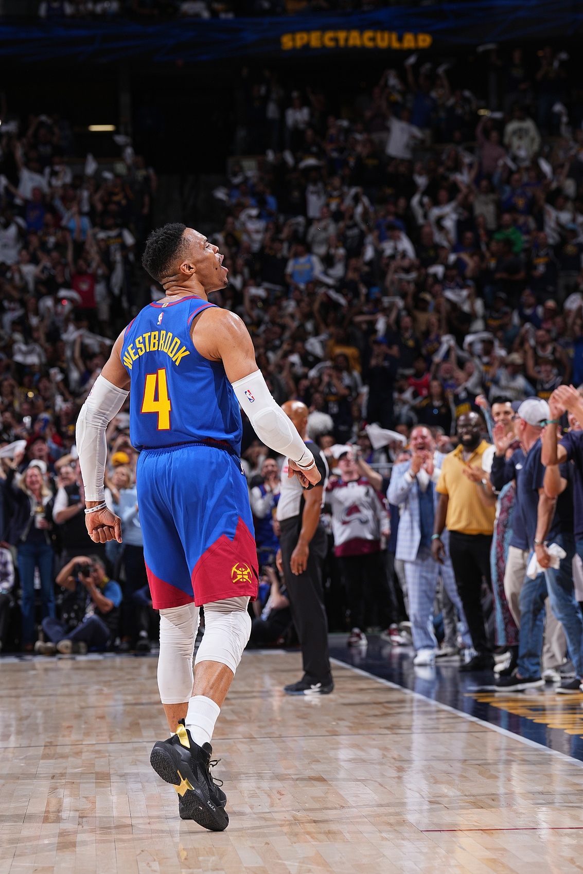 喬治：數(shù)據(jù)是威少最不在乎的東西 他拿3雙只因在場上一直拼盡全力