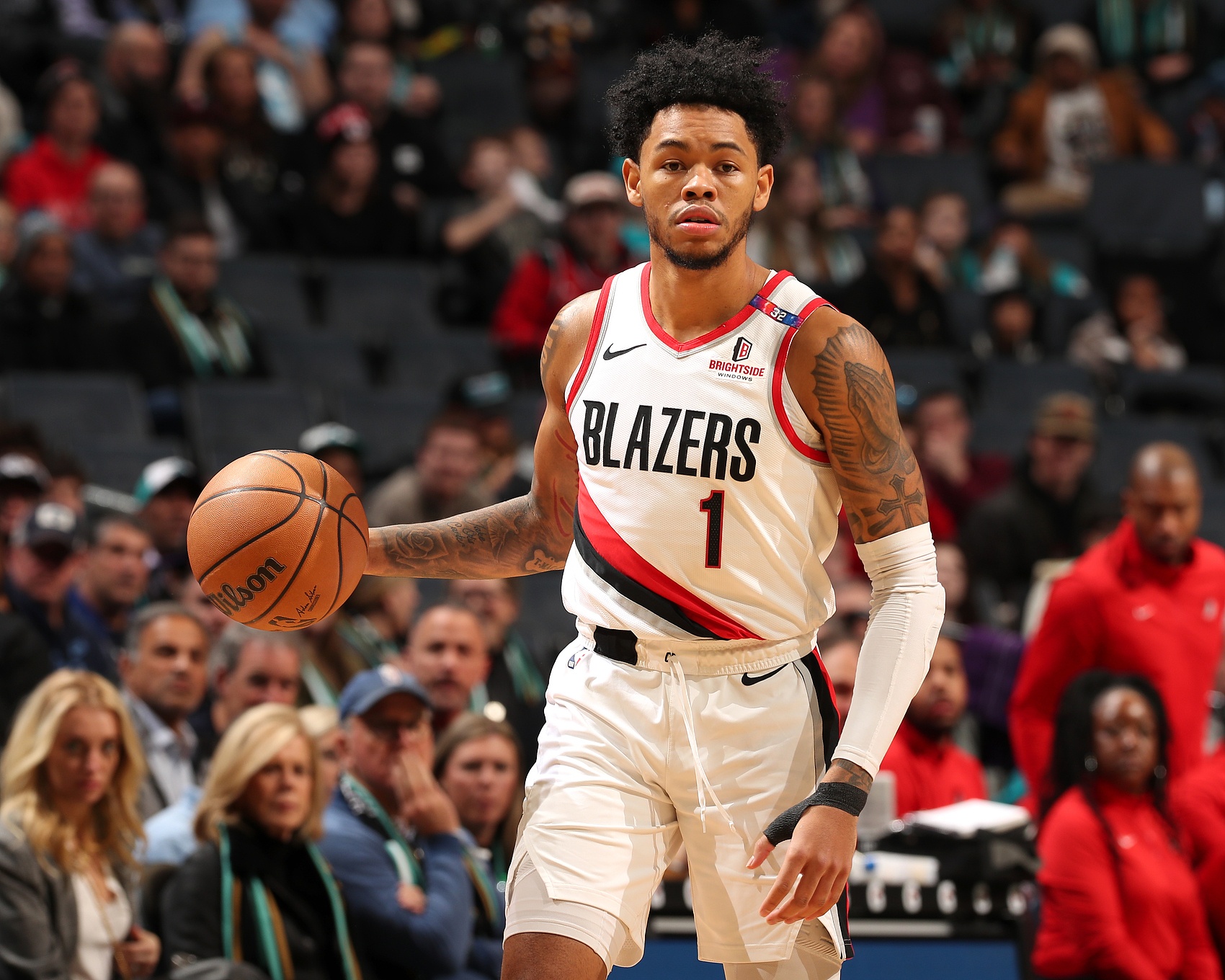 高管：綠軍可能會(huì)參與一些重磅交易 但并不急于送走安芬尼-西蒙斯