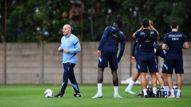 官方：謝周三任命助理教練亨里克-佩德森為球隊(duì)新任主帥