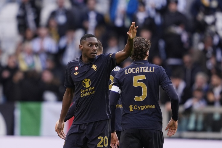 法媒：尤文遲遲無(wú)法談妥穆阿尼，熱刺介入競(jìng)爭(zhēng)&能滿足巴黎要價(jià)