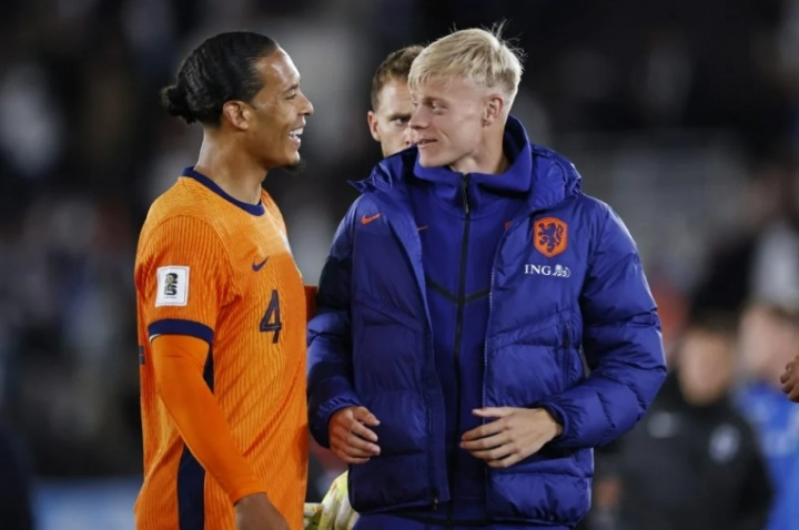 標(biāo)價(jià)5000萬(wàn)！荷媒：海鷗中衛(wèi)范赫克拒絕續(xù)約！他想轉(zhuǎn)會(huì)至頂級(jí)球隊(duì)