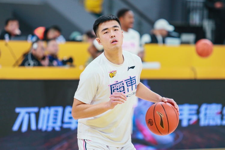 媒體人：廣東和張文逸將1年C類合同續(xù)約 后者拒了其他隊更高報價