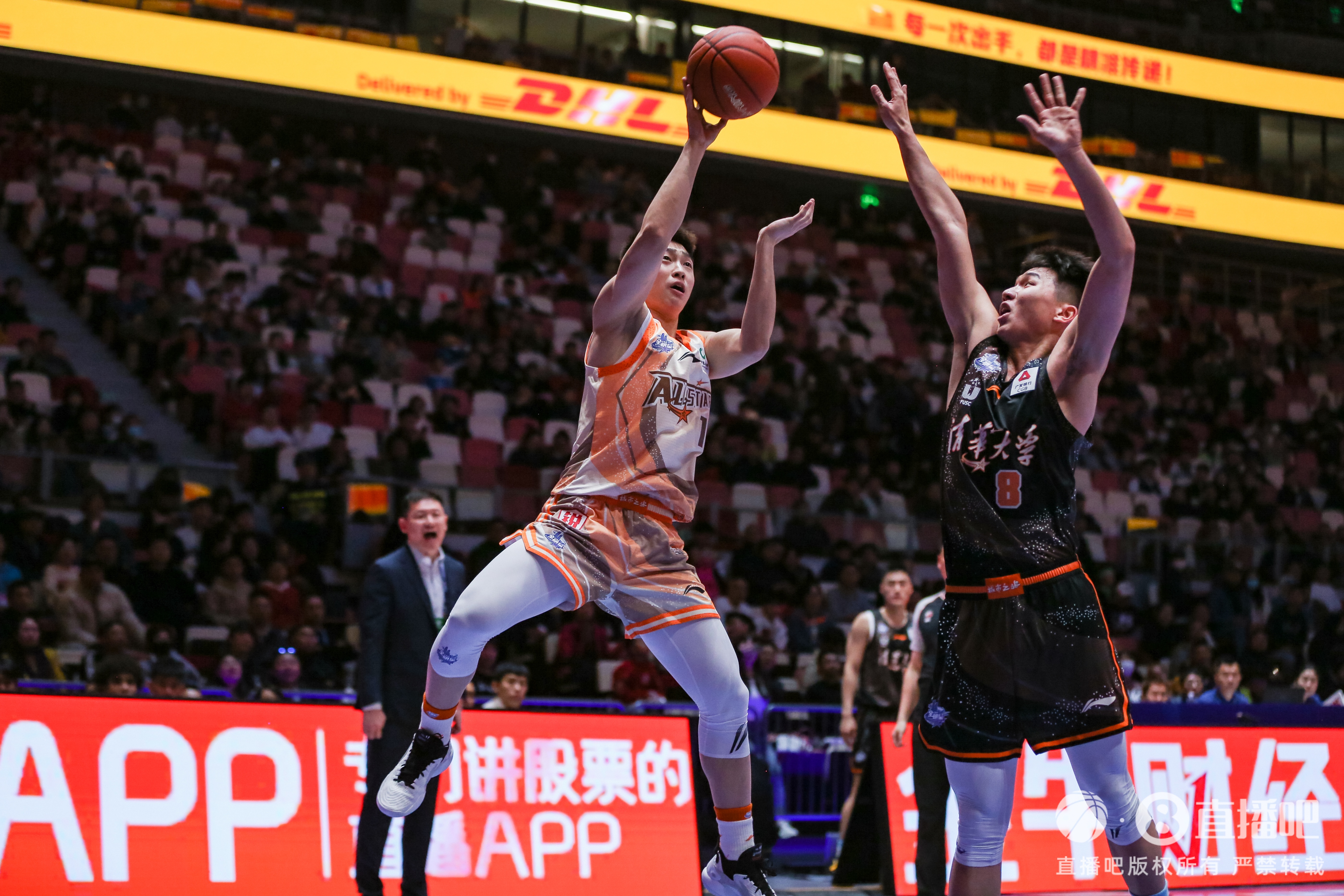 媒體人：籃球運動員真的沒幾個三年 而且還是在最最關(guān)鍵的漲球期