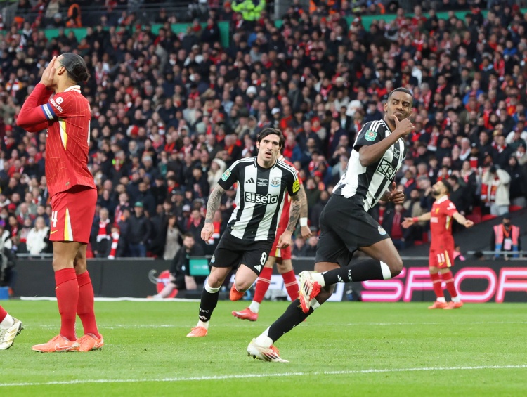 糟糕！伊薩克離隊訓練激怒紐卡球迷：趕緊拿錢走人，結(jié)束這場鬧劇