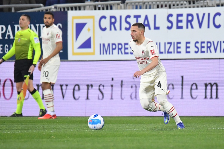 跟隊記者：米蘭想未來幾天內(nèi)出售本納塞爾和阿德利，希望永久轉(zhuǎn)會