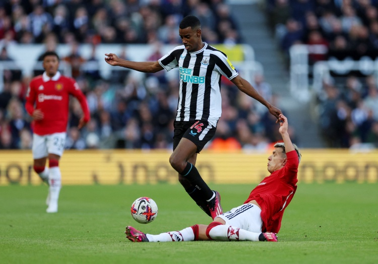 ??名記：伊薩克本人態(tài)度如今成關鍵，若他堅持利物浦可能繼續(xù)談